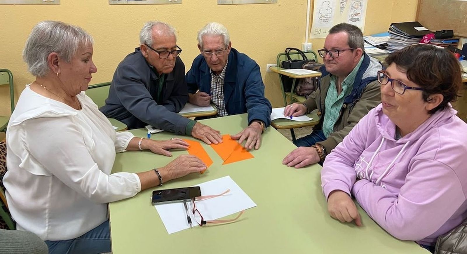 Taller de memoria cognitiva y competencias digitales.