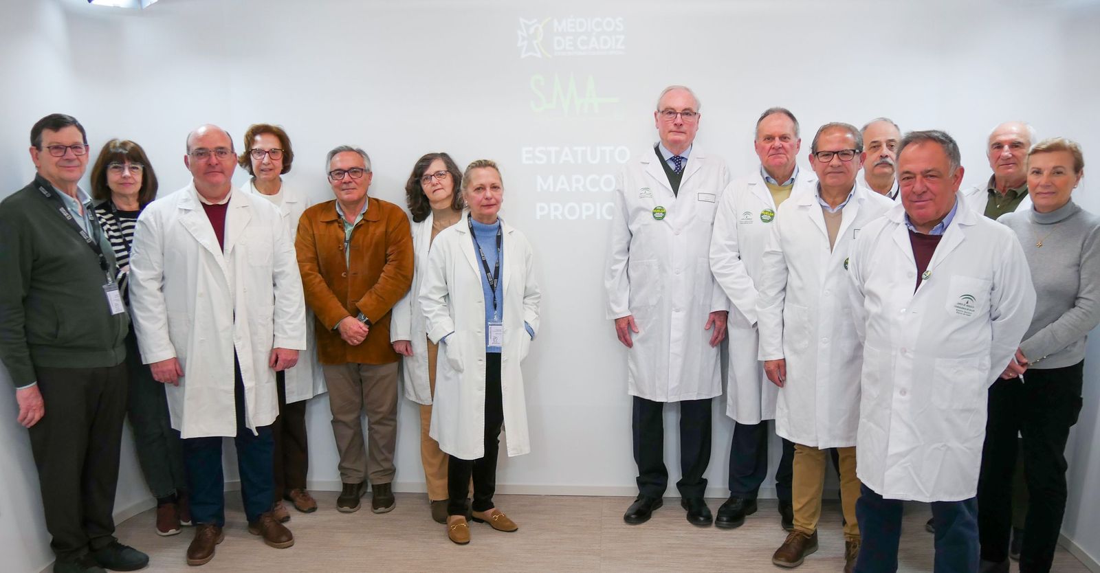 Representantes del Colegio de Médicos de Cádiz y del Sindicato Médico de Cádiz durante su encuentro en la sede colegial.