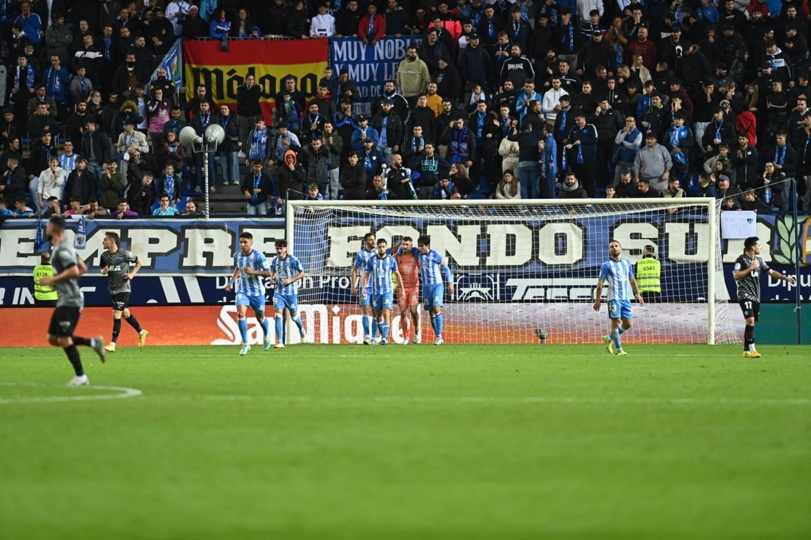 La tangana y la alegría final en el Málaga CF - Alavés