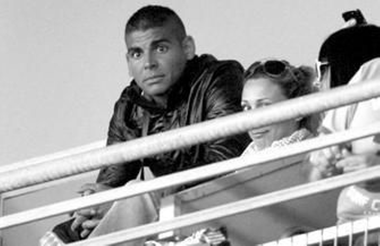 Juan José Bezares, pensativo durante el descanso del partido el pasado domingo en el Ramón de Carranza.