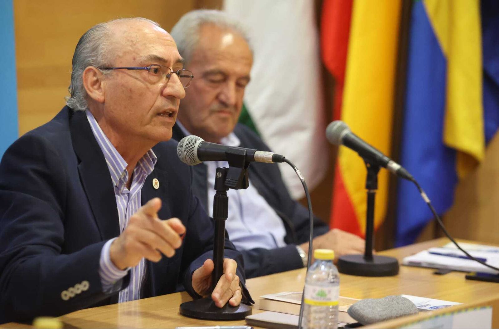 Tapia Ledesma durante la presentación de su libro, en el centro documental José Luis Cano.