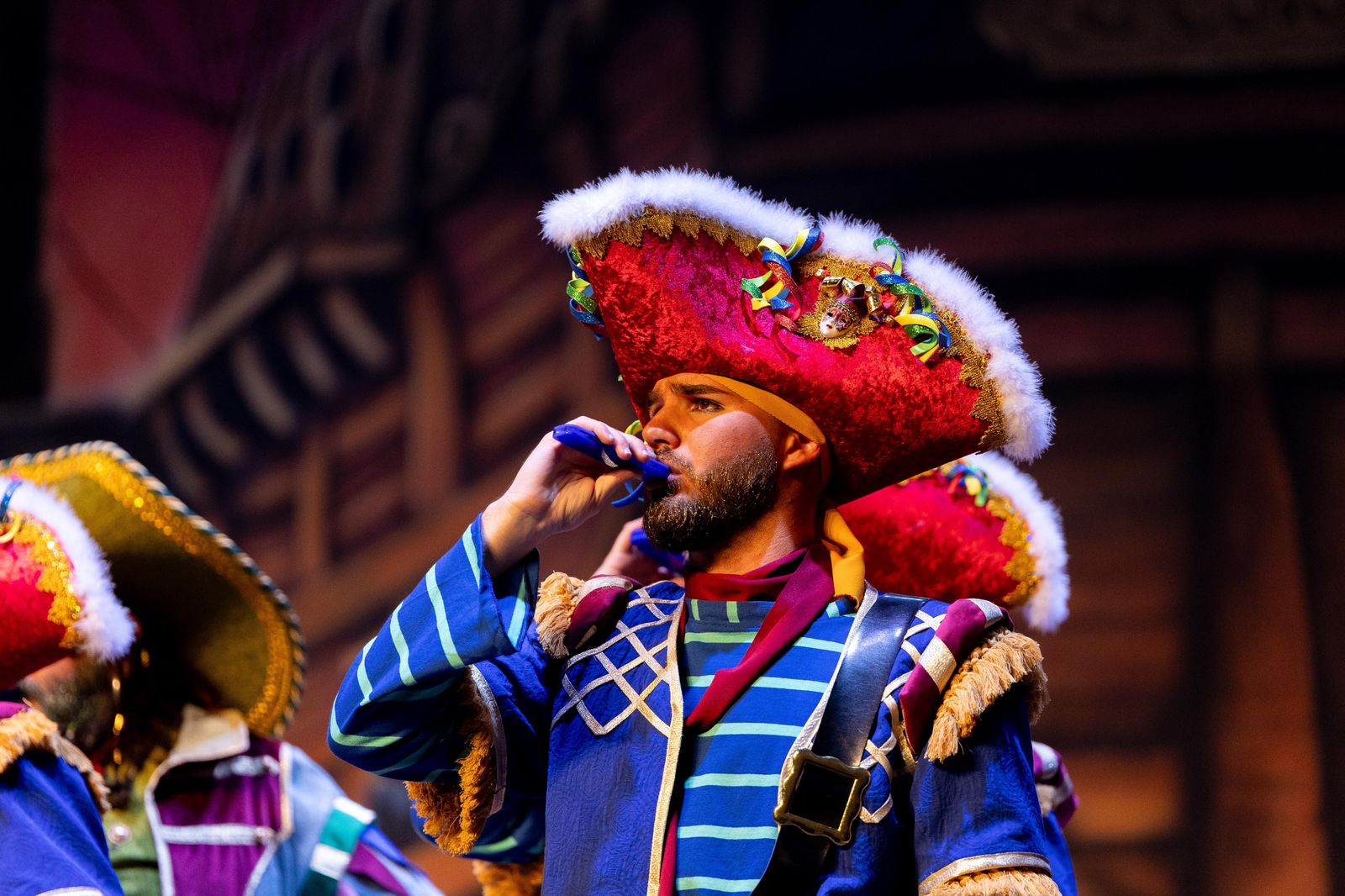 Imágenes de la actuación de la comparsa de Huelva "La Colombina" en el Carnaval Colombino