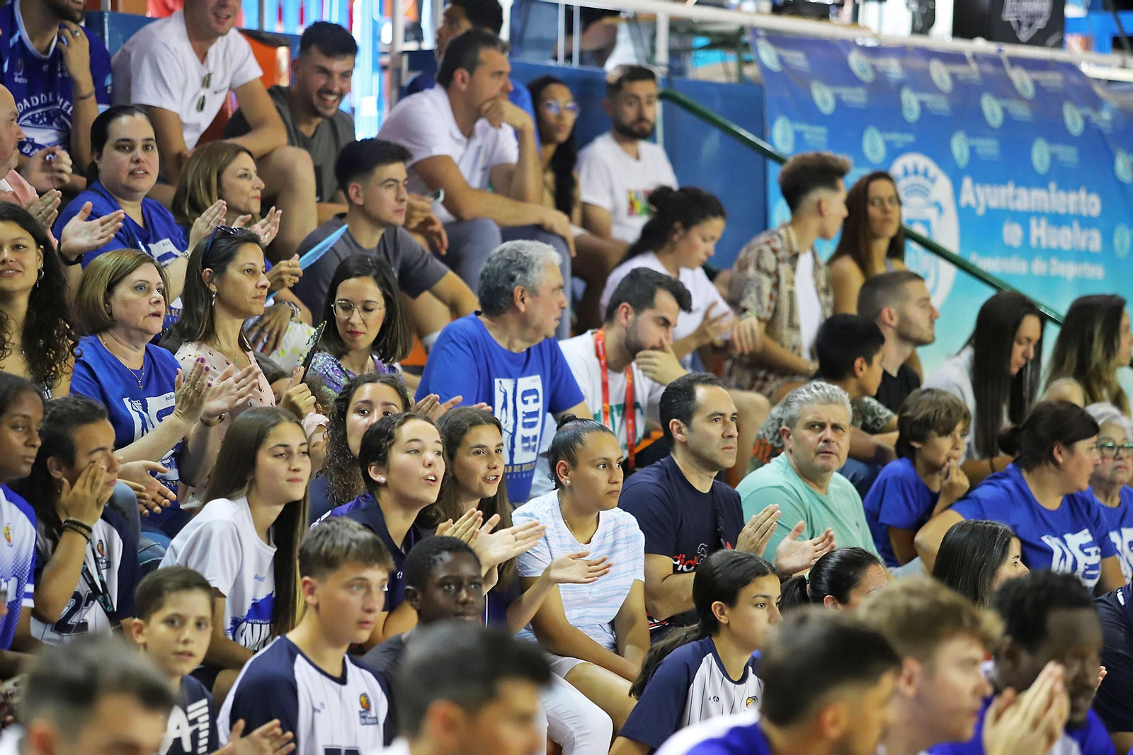 Ambiente en el Andrés Estrada en el encuentro Pajarraco CB Santfeliueng vs Ciudad de Huelva.