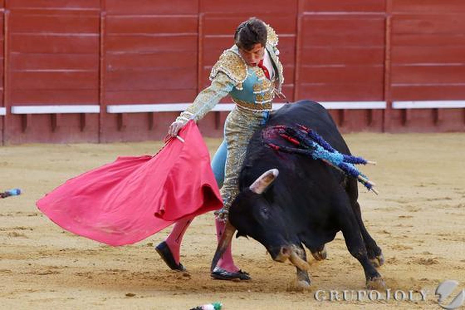 Eloy Hilario, que abrió plaza y tuvo la poca fortuna de resultar cogido.

Foto: Manuel Aranda