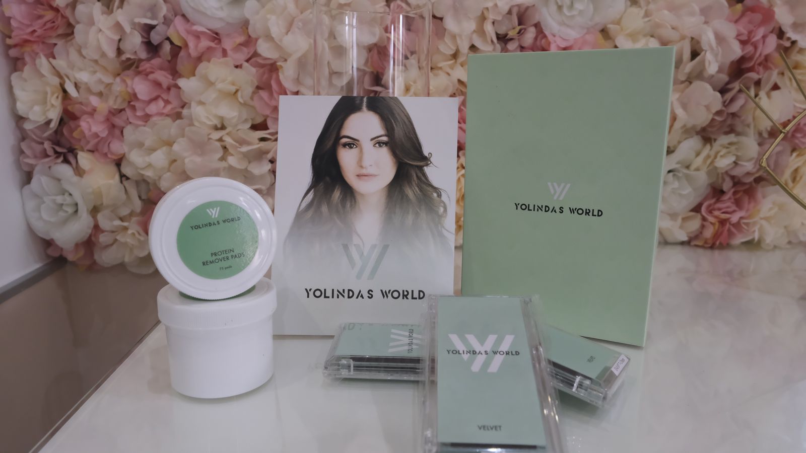 Charo Ureña es una de las mejores embajadora de la marca Yolindas World, dedicada a las extensiones de pestañas