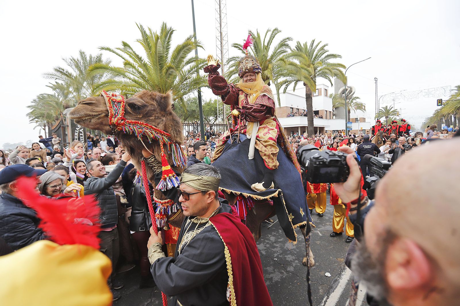 Imágenes de la mágica llegada de los Reyes Magos y la Estrella de la Ilusión a Huelva en barco