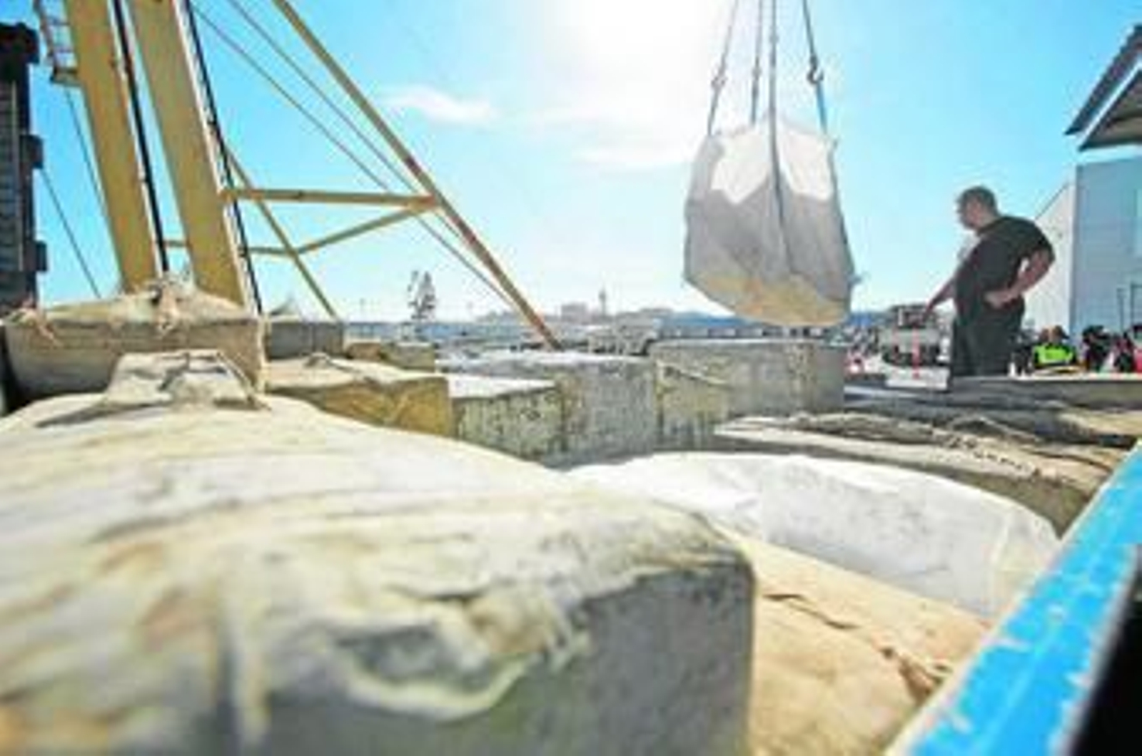 La droga estaba muy bien empaquetada, en una suerte de vigas blancas, por  todos los habitáculos del pesquero.