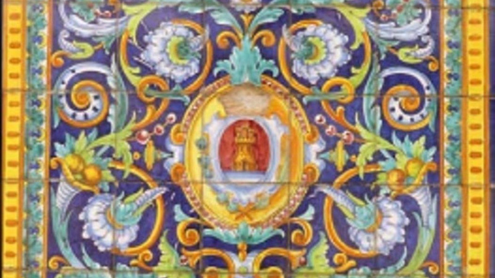 Damnatio Memoriae del escudo de Algeciras. Respaldo exterior de un banco Perimetral de la Plaza Alta. 1931.