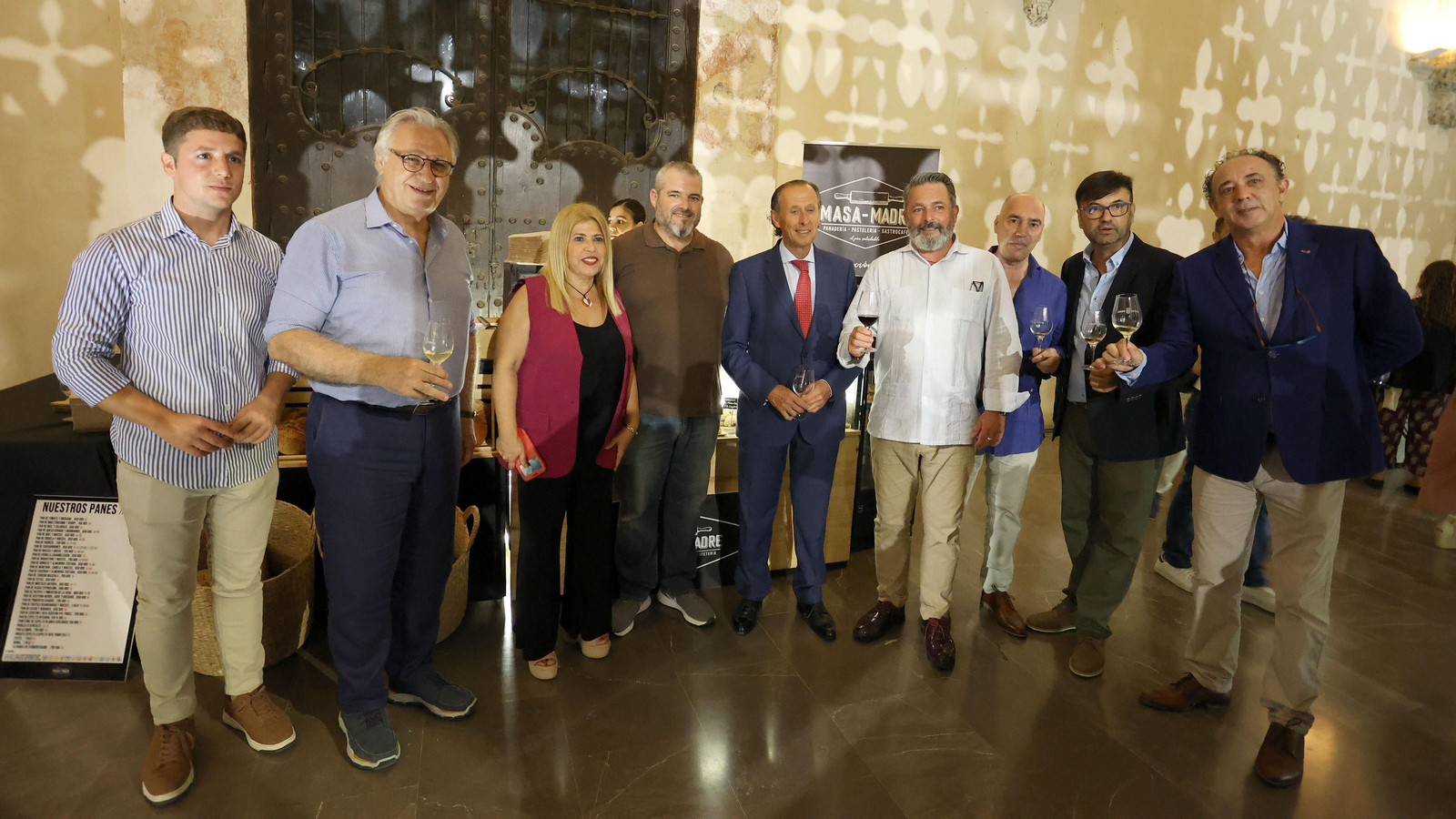 Imágenes de Entre Vinos, Tintos y Blancos, en los Claustros de Jerez