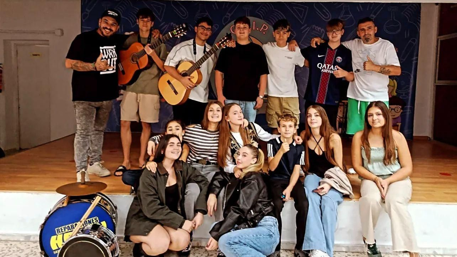 La chirigota juvenil 'Los tímidos (al ataque con tomate)'.