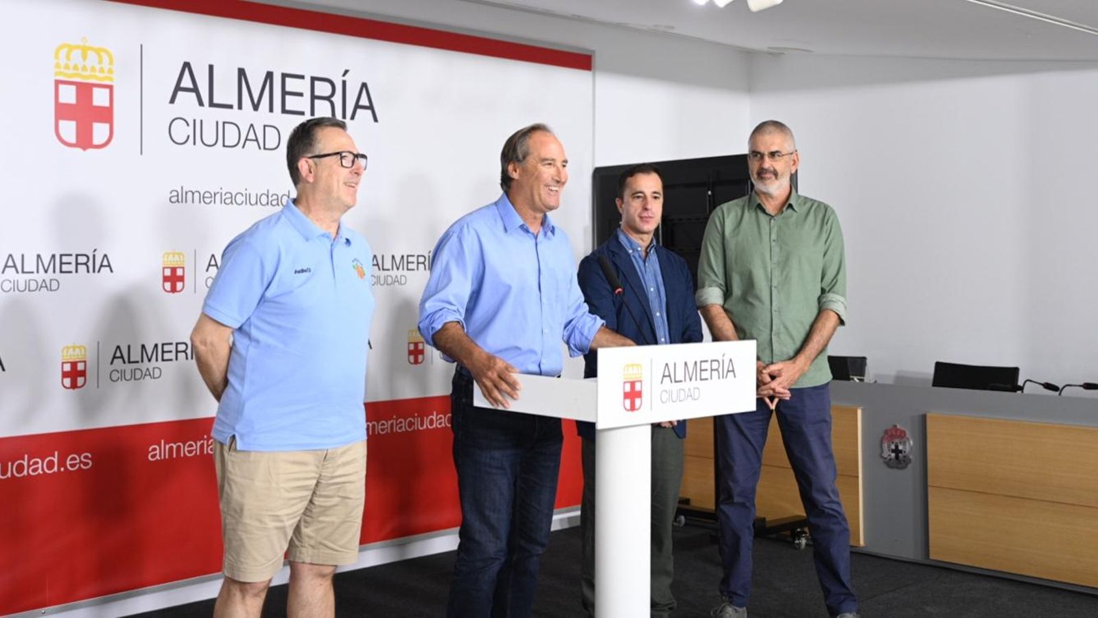 El concejal toma la palabra en este acto.