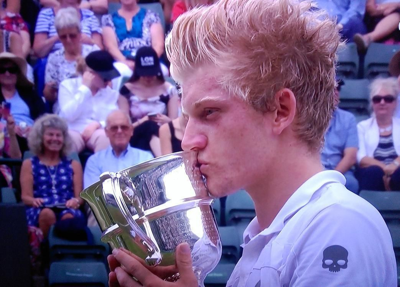Alejandro Davidovich celebra el título de Wimbledon junior.