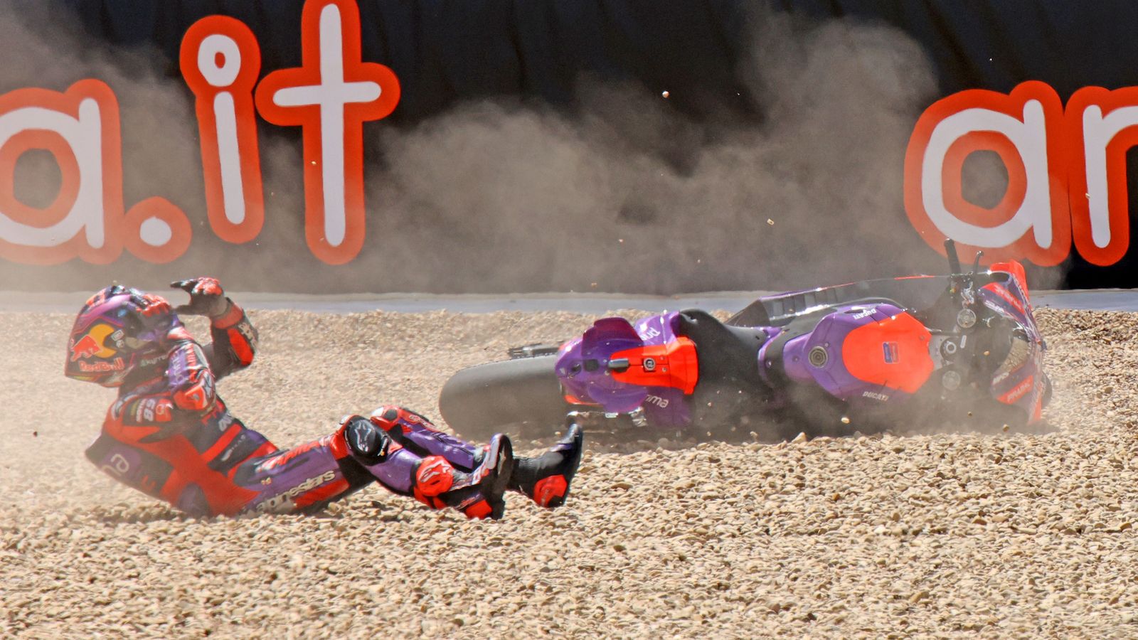 Imágenes de las caídas en las carreras del GP España en Jerez