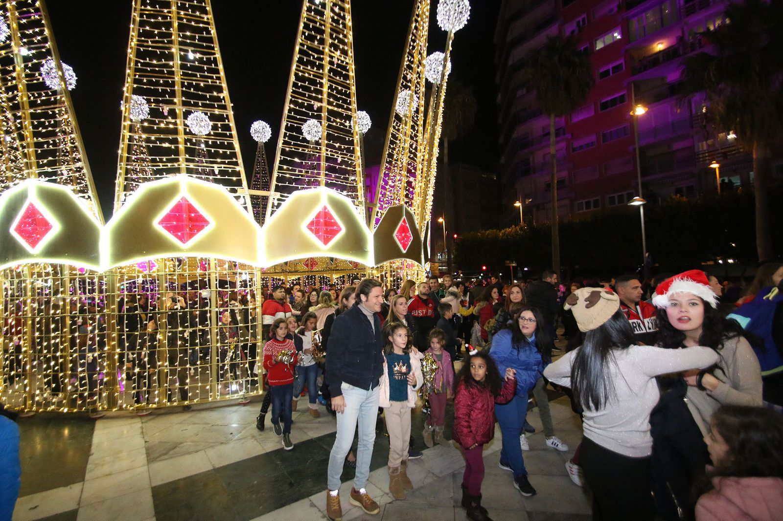 Las imágenes del encendido de las coronas de los Reyes Magos