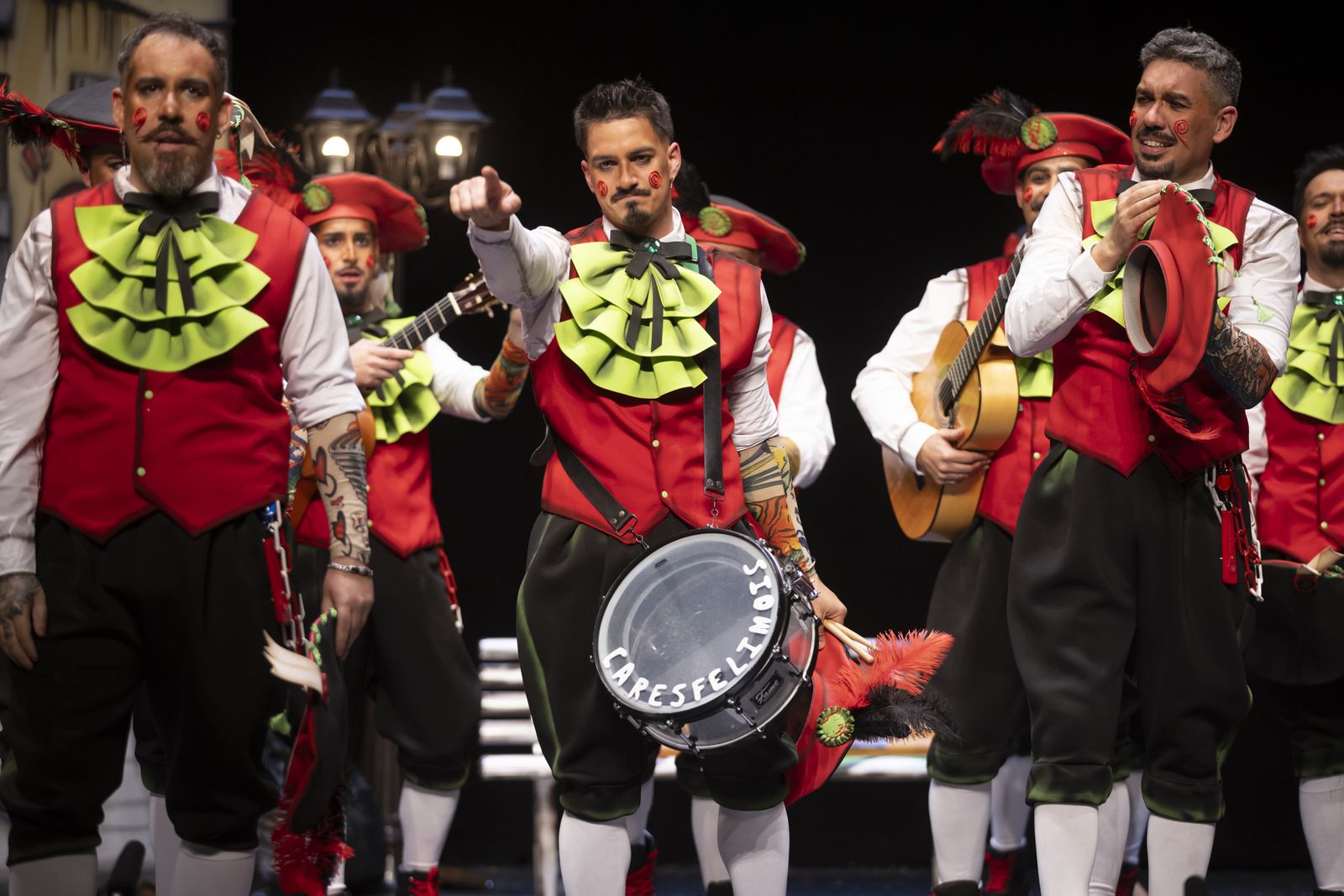 Imágenes de la murga "Los Lope de Pega" en la final del Carnaval Colombino 2024