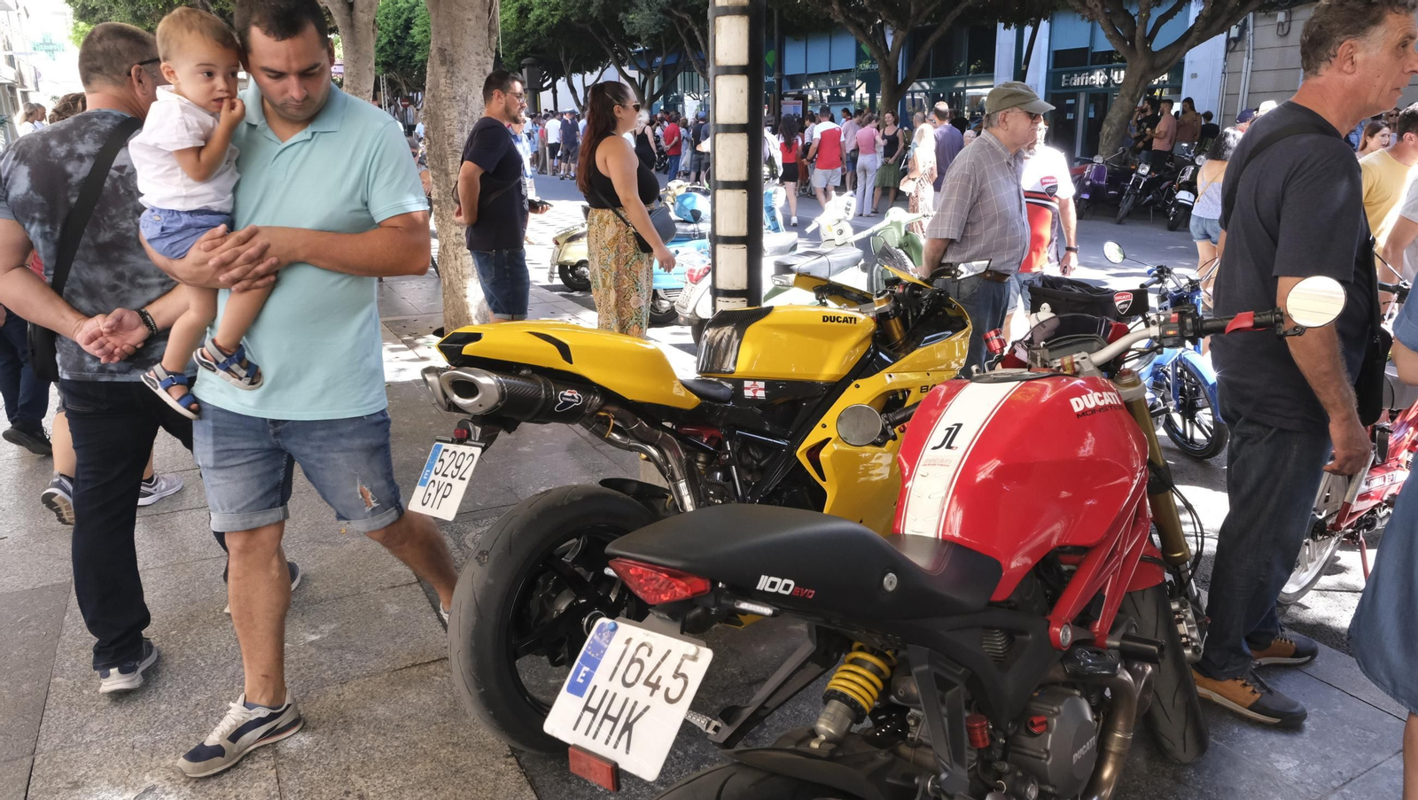 Exposición de Motos Antiguas de la Feria de Almería, en imágenes