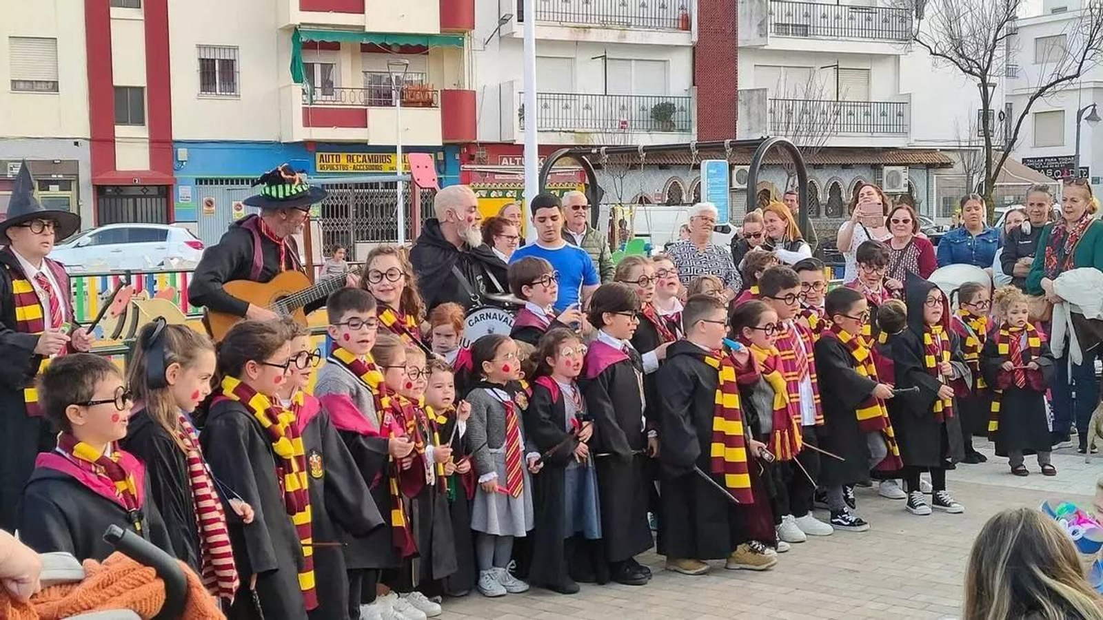 Grupo de niños en el Carnaval de Punta Umbría.