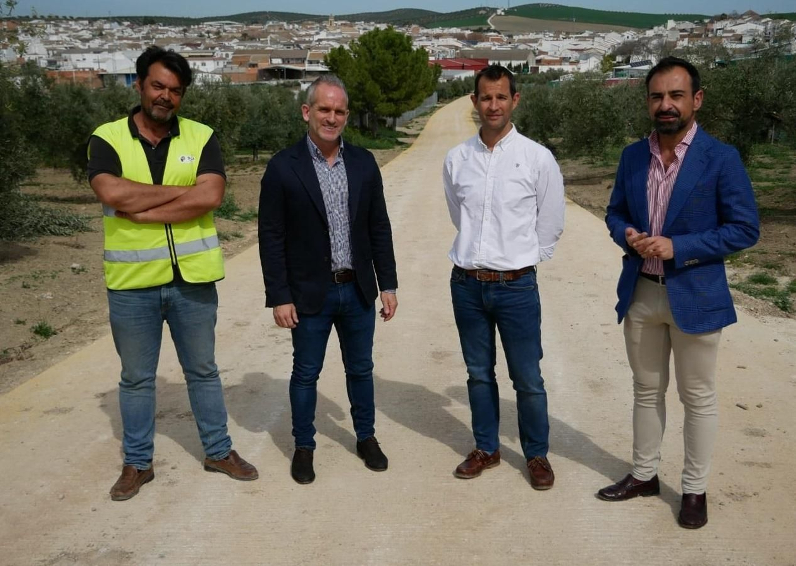 Dirigentes institucionales en la vía pecuaria Vereda de Cañete de las Torres a Baena. Dirigentes institucionales en la vía pecuaria Vereda de Cañete de las Torres a Baena.