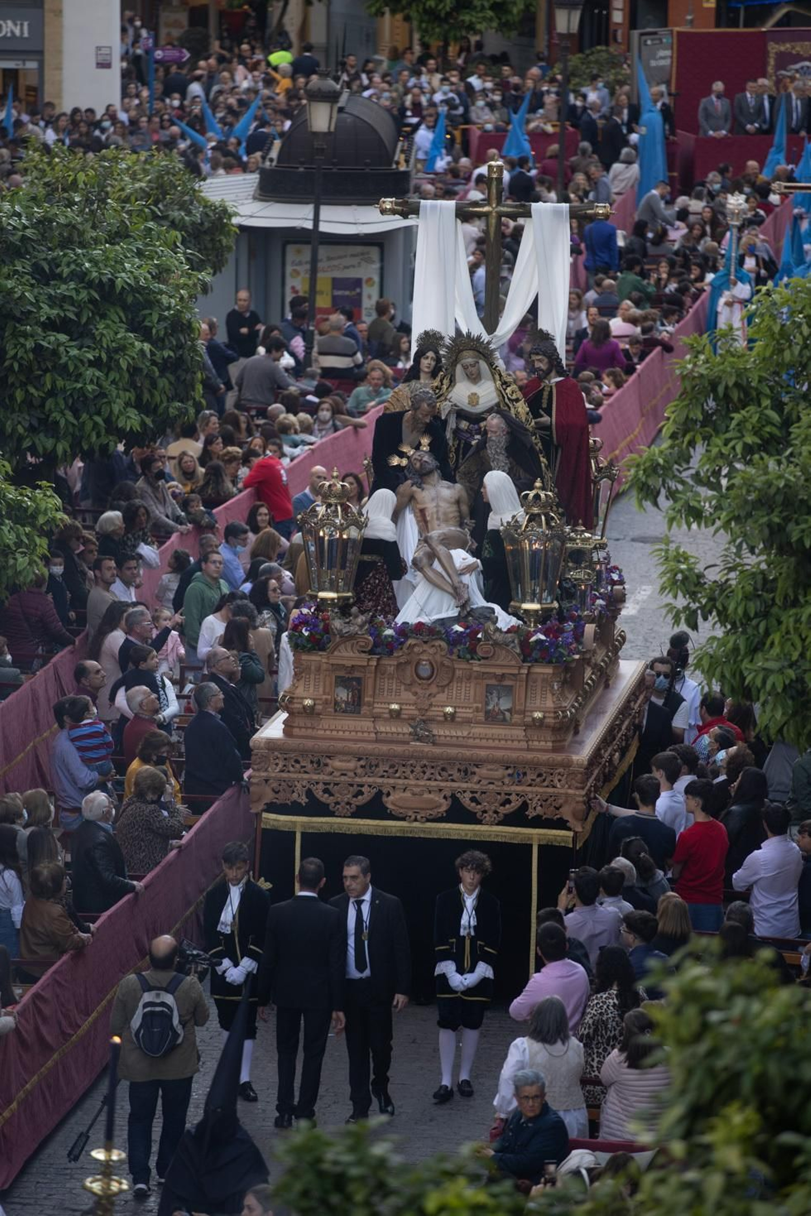 Imágenes del Miércoles Santo: Hermandad de la Santa Cruz