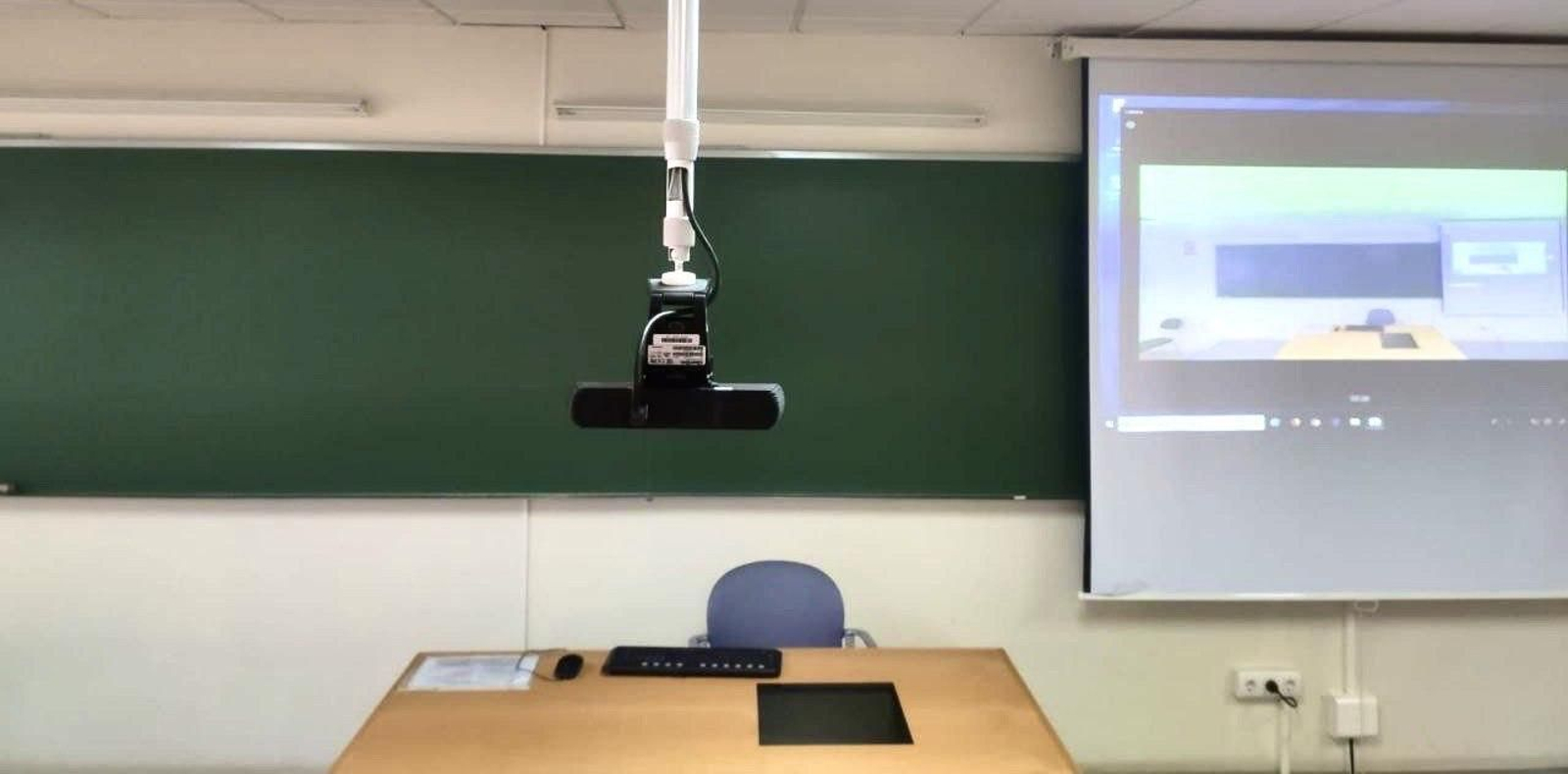 Una de las cámaras 4K de alta resolución instaladas en una de las facultades de la UHU.