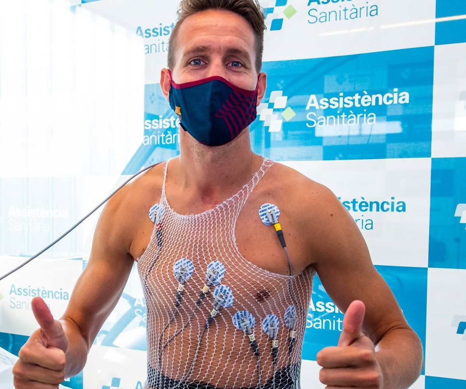 Luuk de Jong, en la clínica en la que pasó el test médico.