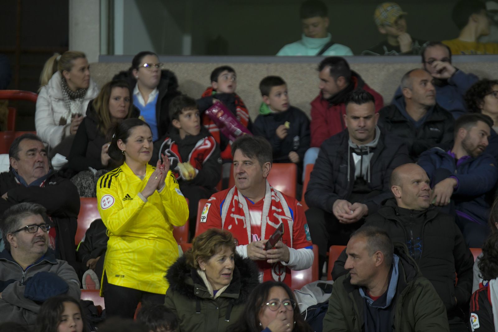 El ambiente en Los Cármenes en el duelo copero entre el Granada CF y el Atlético de Madrid