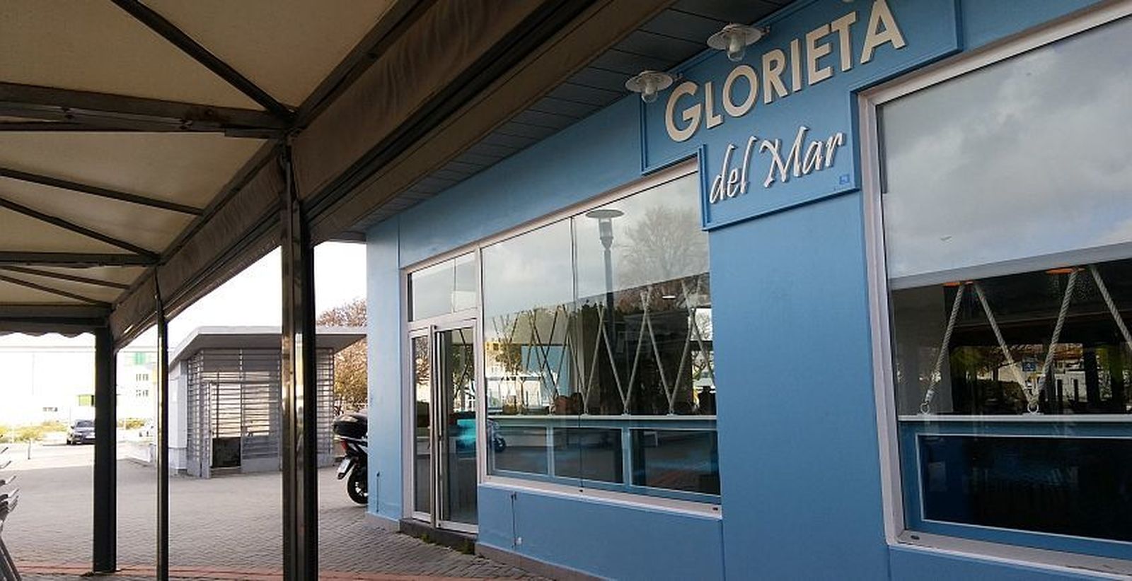 El bar Glorieta fue uno de los que sufrió la ola de robos con fuerza de la madrugada del jueves.