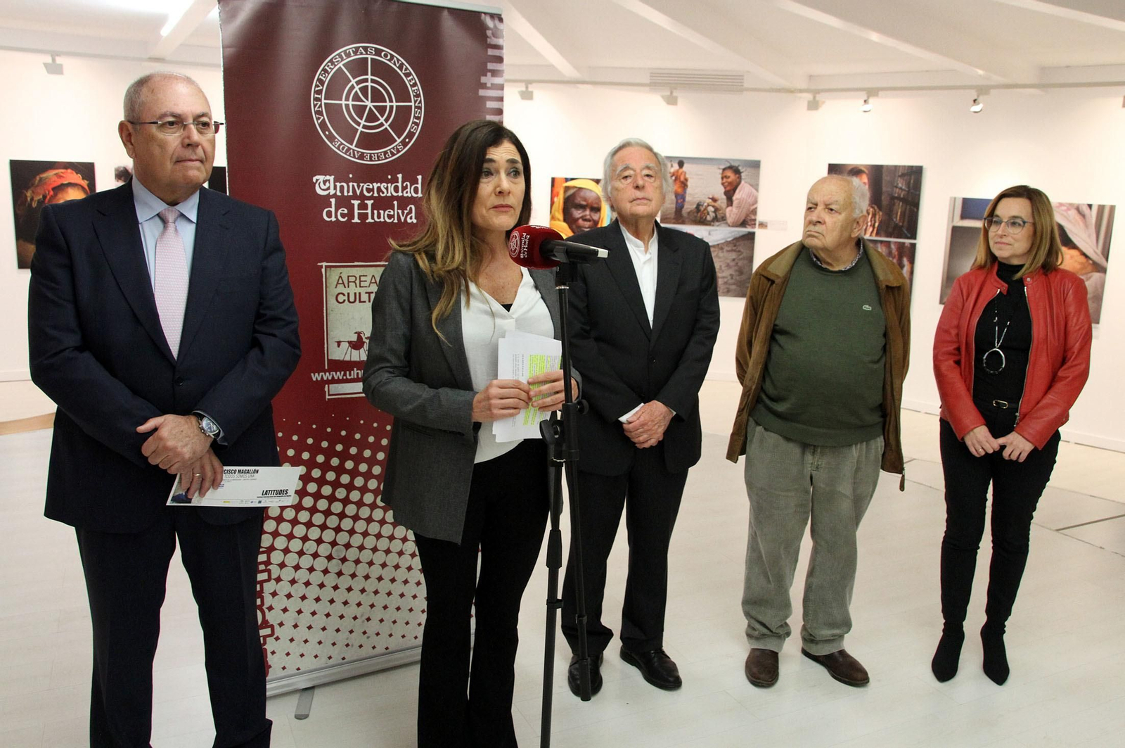 Latitudes. Exposición de Francisco Magallón "Mujer: Todos Somos Una", en imágenes