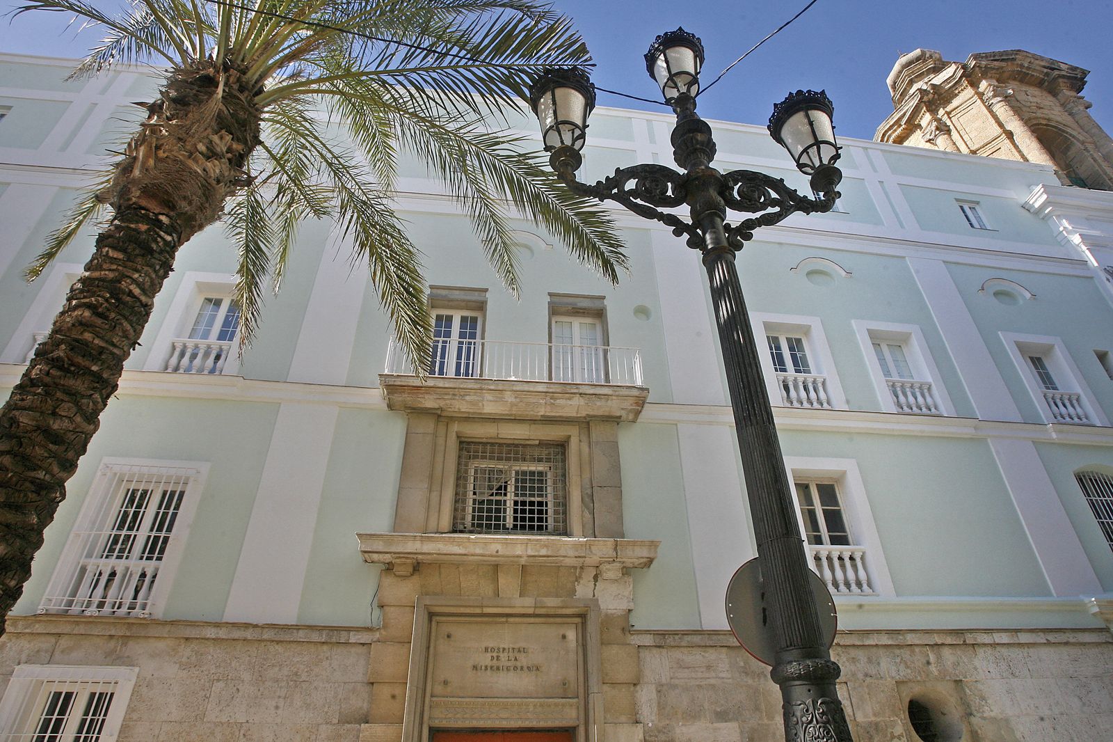 Fachada del edificio donde se encontraba el Hospital de la Misericordia en Cádiz, gestionado por los Hermanos de San Juan de Dios.