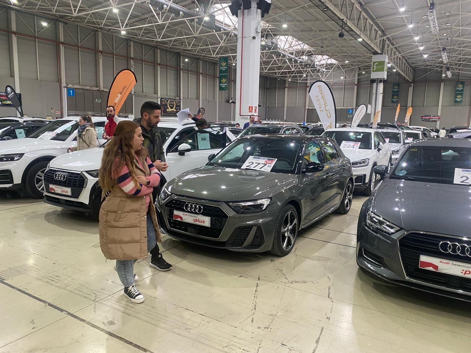 En imágenes: más de 350 coches se exponen en el XVI Salón del Vehículo de Ocasión de Jaén