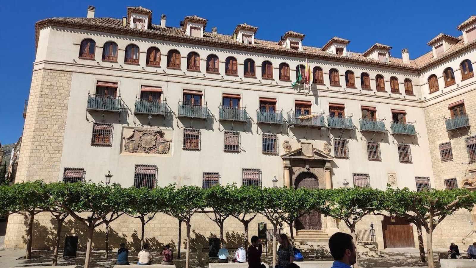 Fachada principal del Obispado de Jaén.
