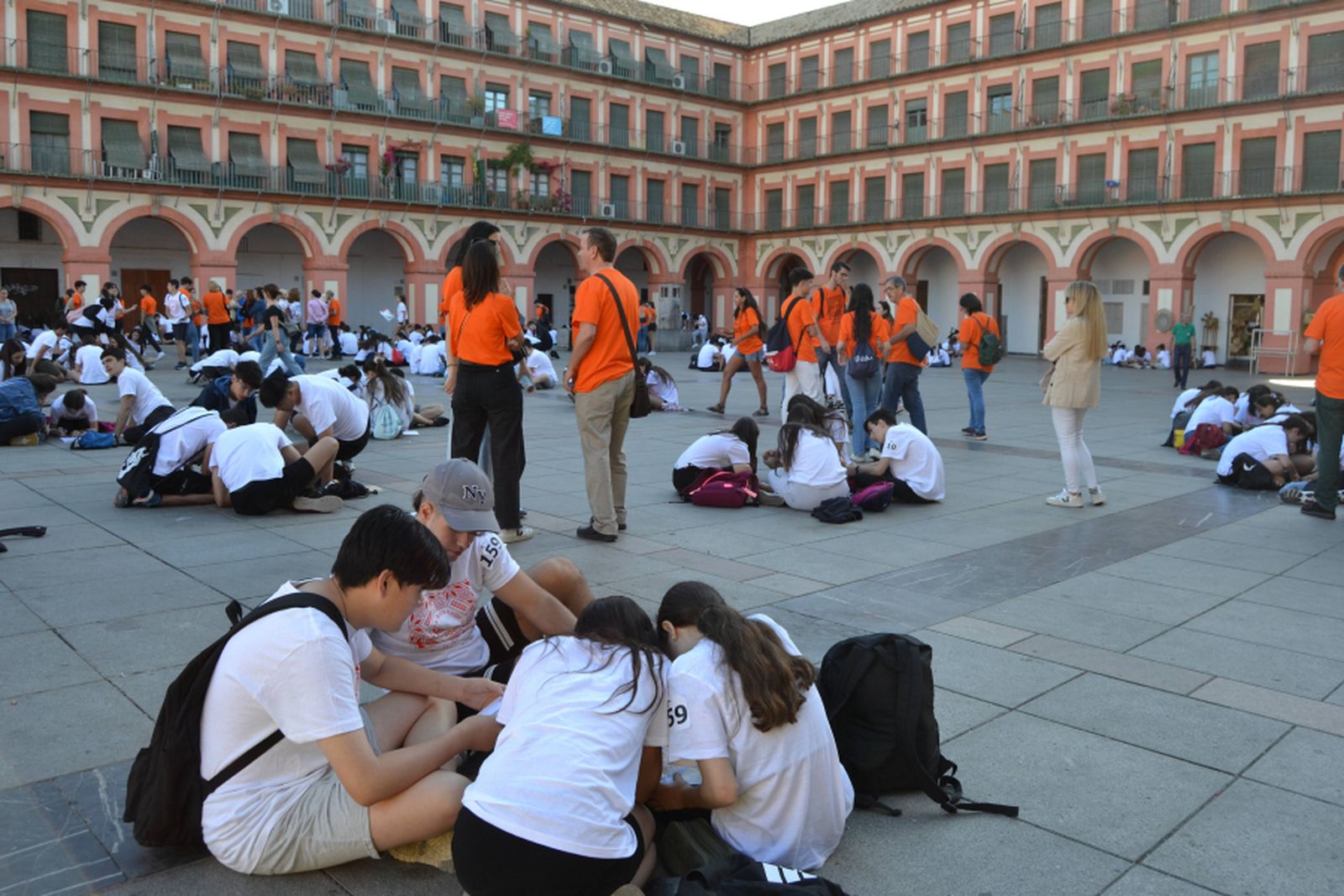 Alumnado en la Gymkhana Matemática por Córdoba de 2023.