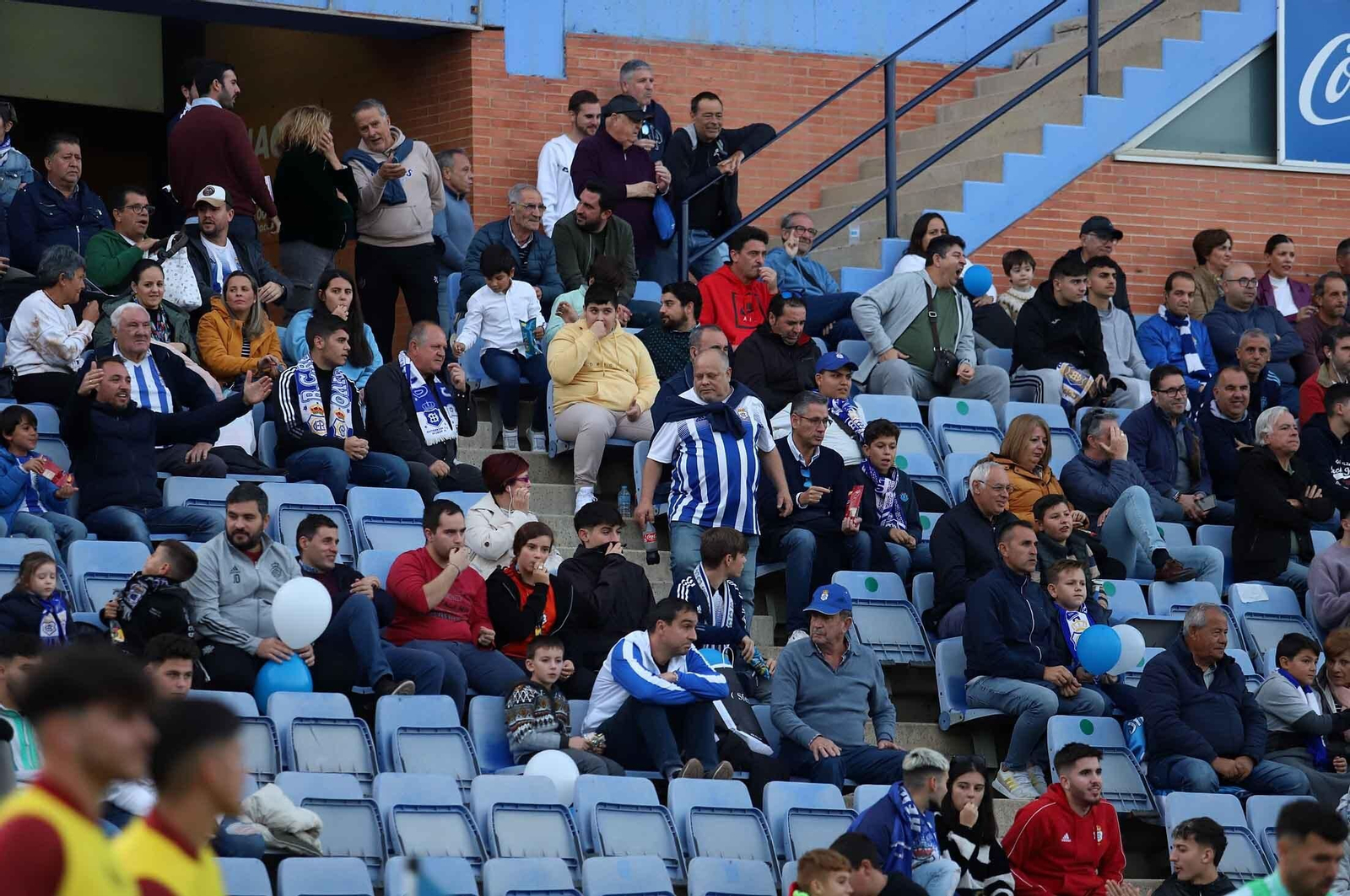 Imágenes del ambiente en las gradas del Nuevo Colombino