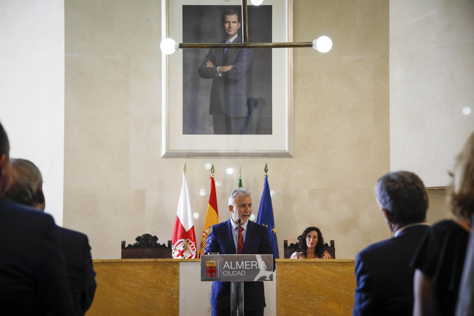 Placa de memoria histórica en el monumento de los coloraos, en imágenes