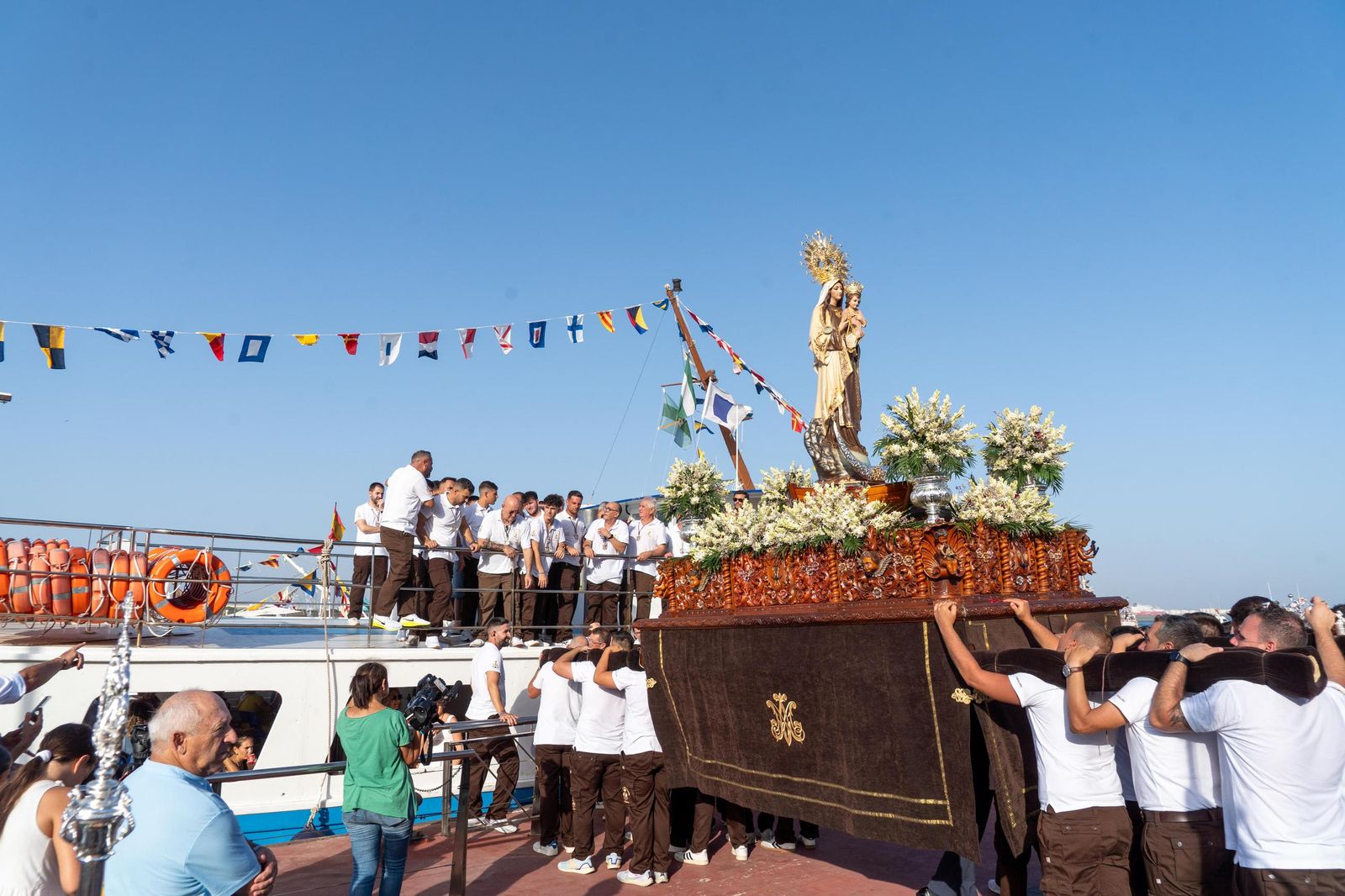 Imágenes de la Solemne Procesión marítima de la Virgen del Carmen en Punta Umbría