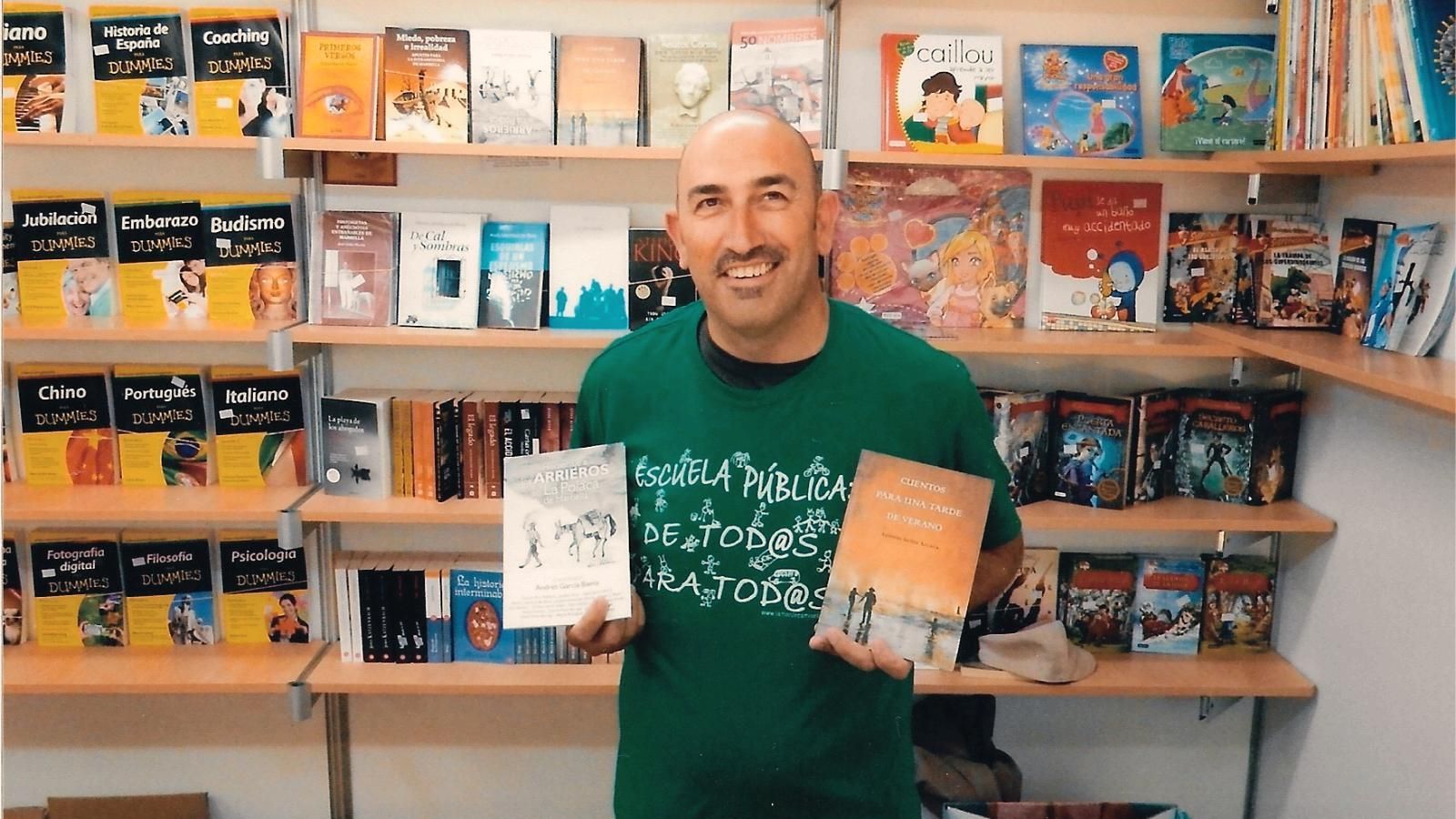 Con sus dos primeros libros.