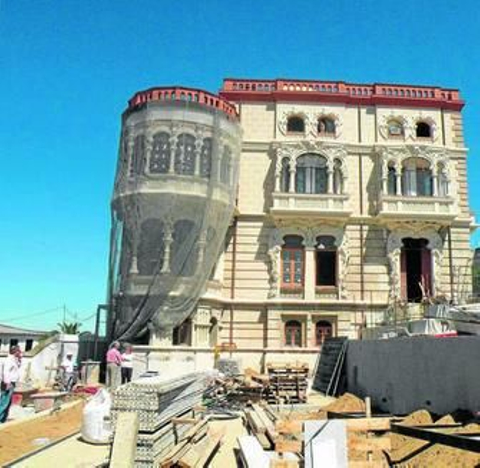 Trabajos de recuperación de la Casa Cardona, ejemplo de la arquitectura modernista.