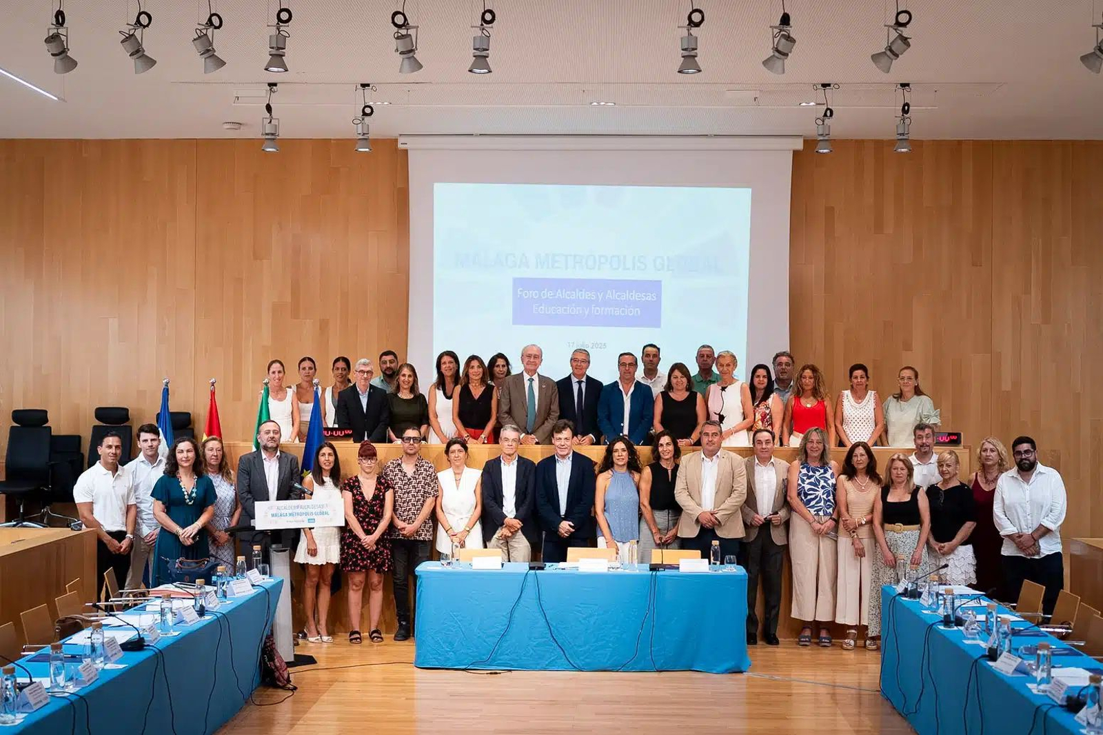 Reunión de alcaldes, concejales y técnicos de 38 municipios del espacio metropolitano de Málaga. Reunión de alcaldes, concejales y técnicos de 38 municipios del espacio metropolitano de Málaga.