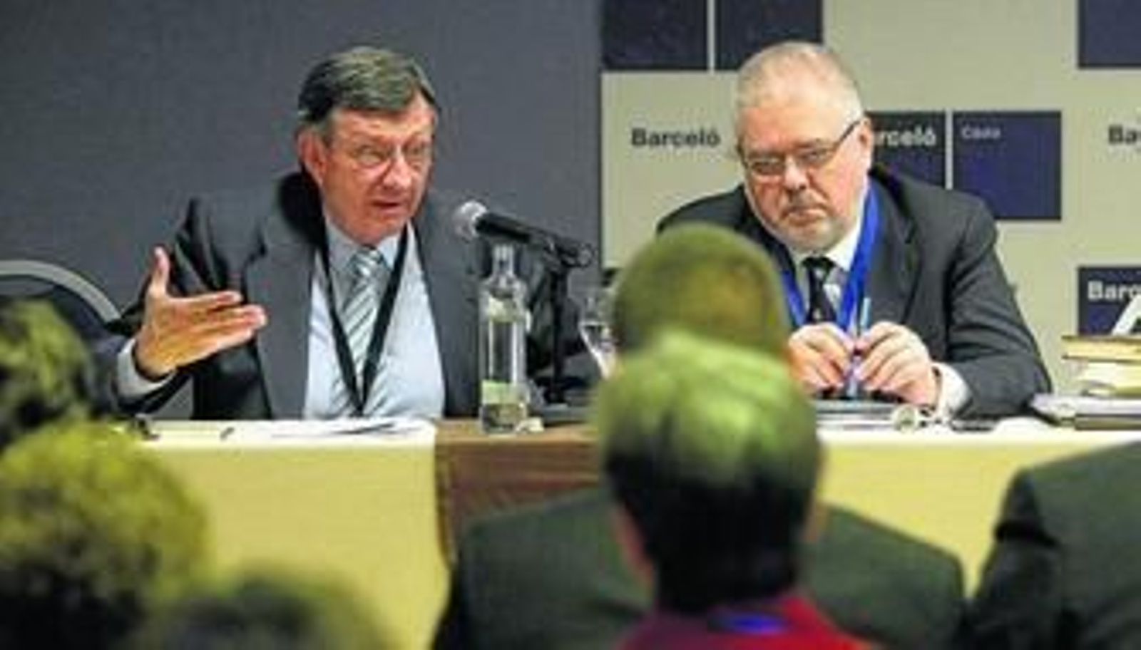 Pedro Álvarez y Joan Francesc Pont Clemente, soberano gran comendador del Consejo Supremo Masónico, ayer, en el hotel Barceló de Cádiz.