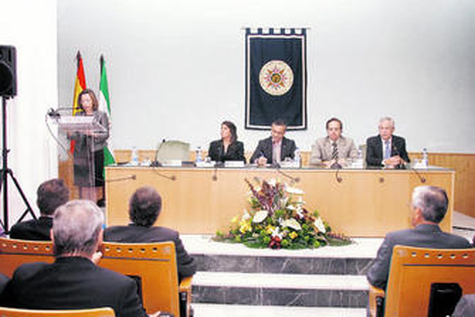 Juan Carlos Usero y Trino Gómez, presidieron el acto inaugural de la UNED.