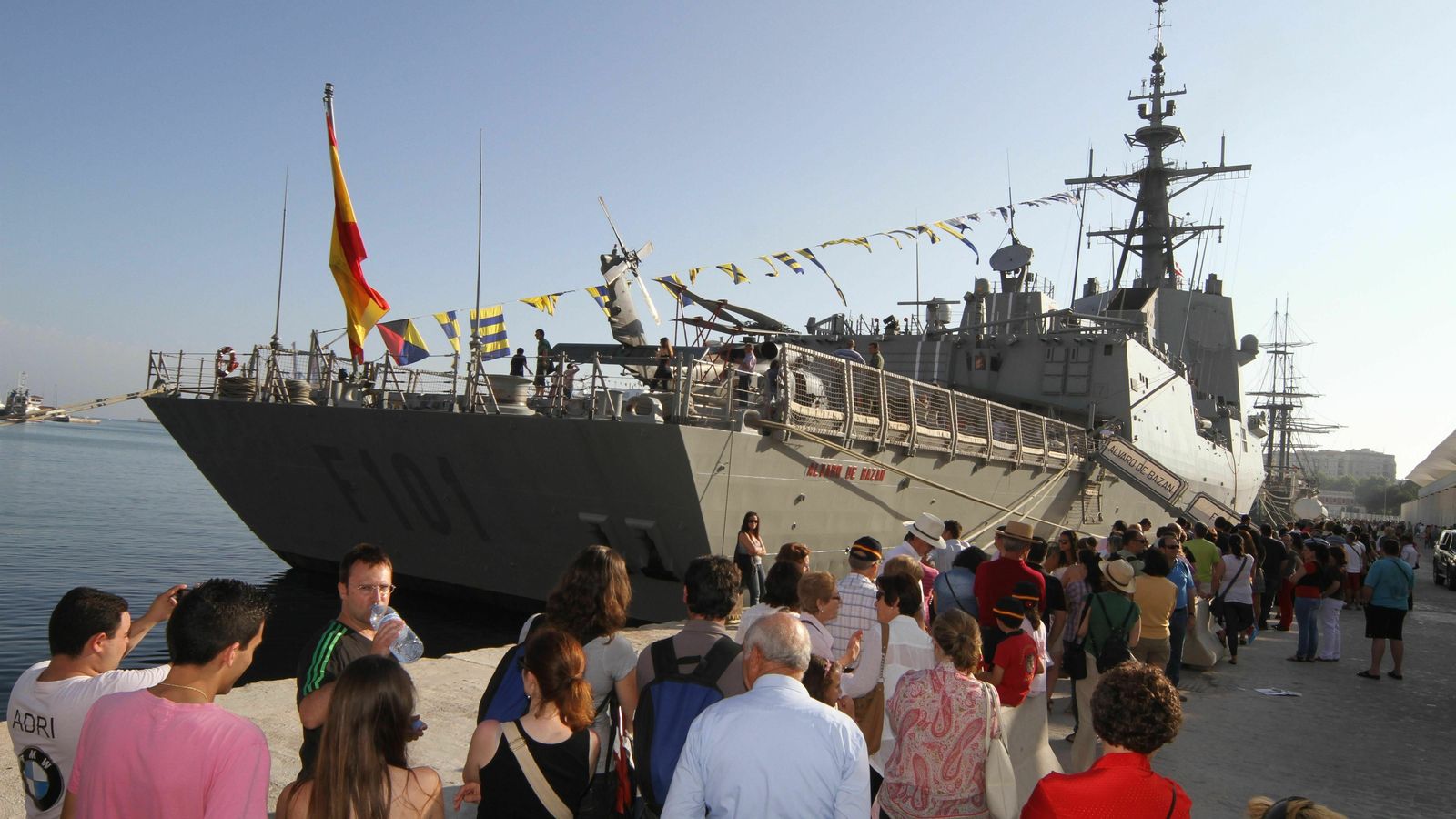 Colas en la fragata 'Alvaro de Bazan' en una anterior visita al puerto de Málaga.