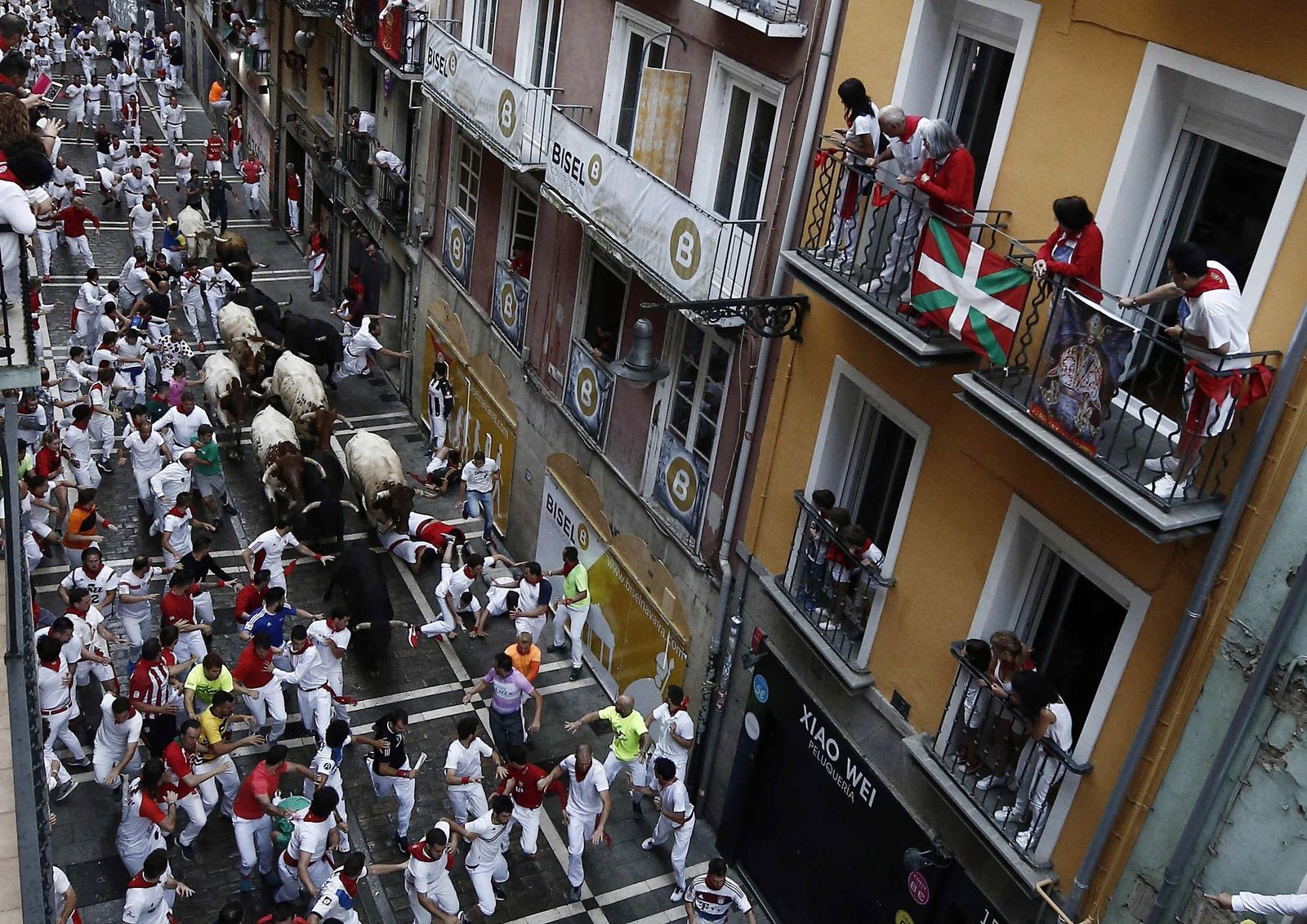El sexto encierro de los Sanfermines, en imágenes