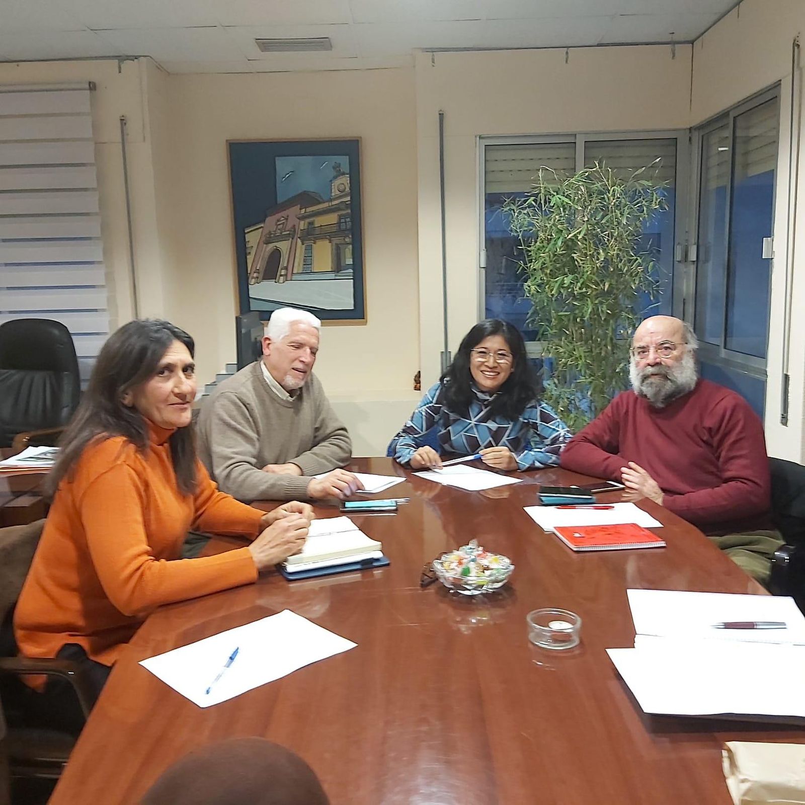 Ana Herica Ramos, con los responsables de Oxfam Intermon