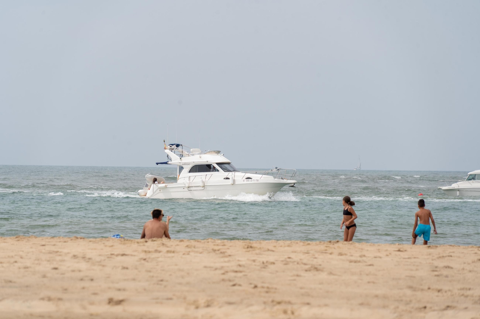 La mañana nublada en las playas de El Portíl