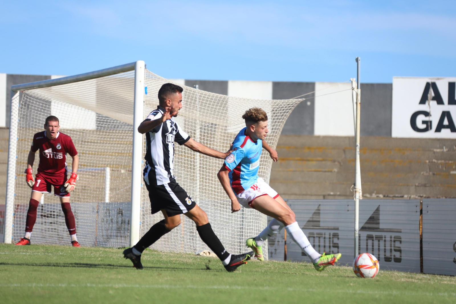 La victoria del Córdoba CF ante la Balompédica Linense, en imágenes
