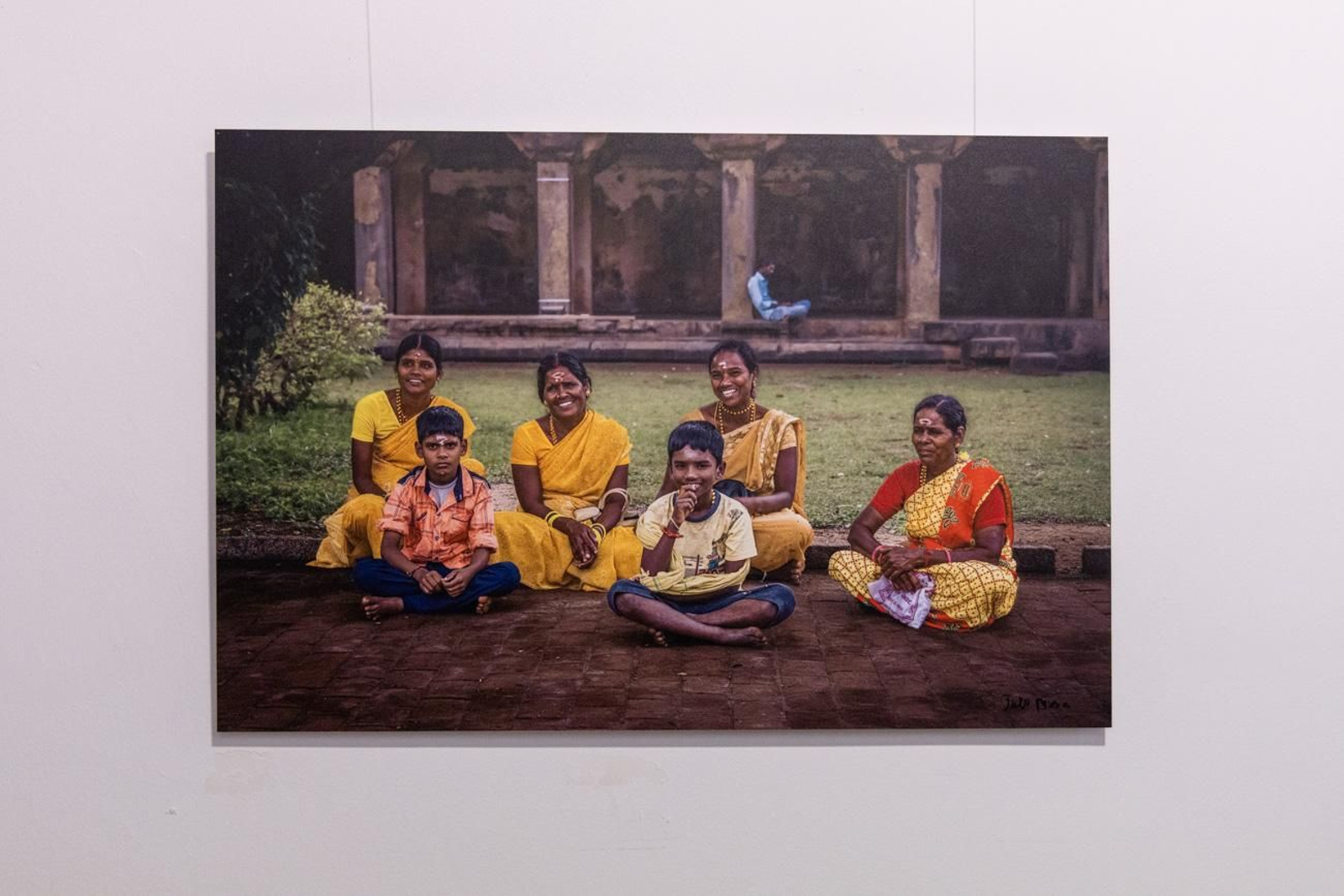‘Saris de seda, realidades desveladas’: una mirada fotográfica a la fuerza y dignidad de las mujeres de la India en los Baños Árabes de Jaén