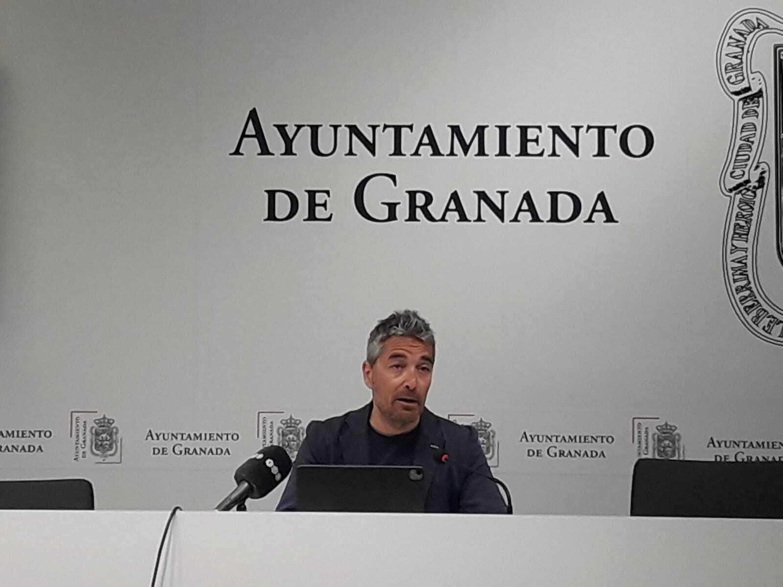 Olivares, en rueda de prensa este miércoles en el Ayuntamiento de Granada.