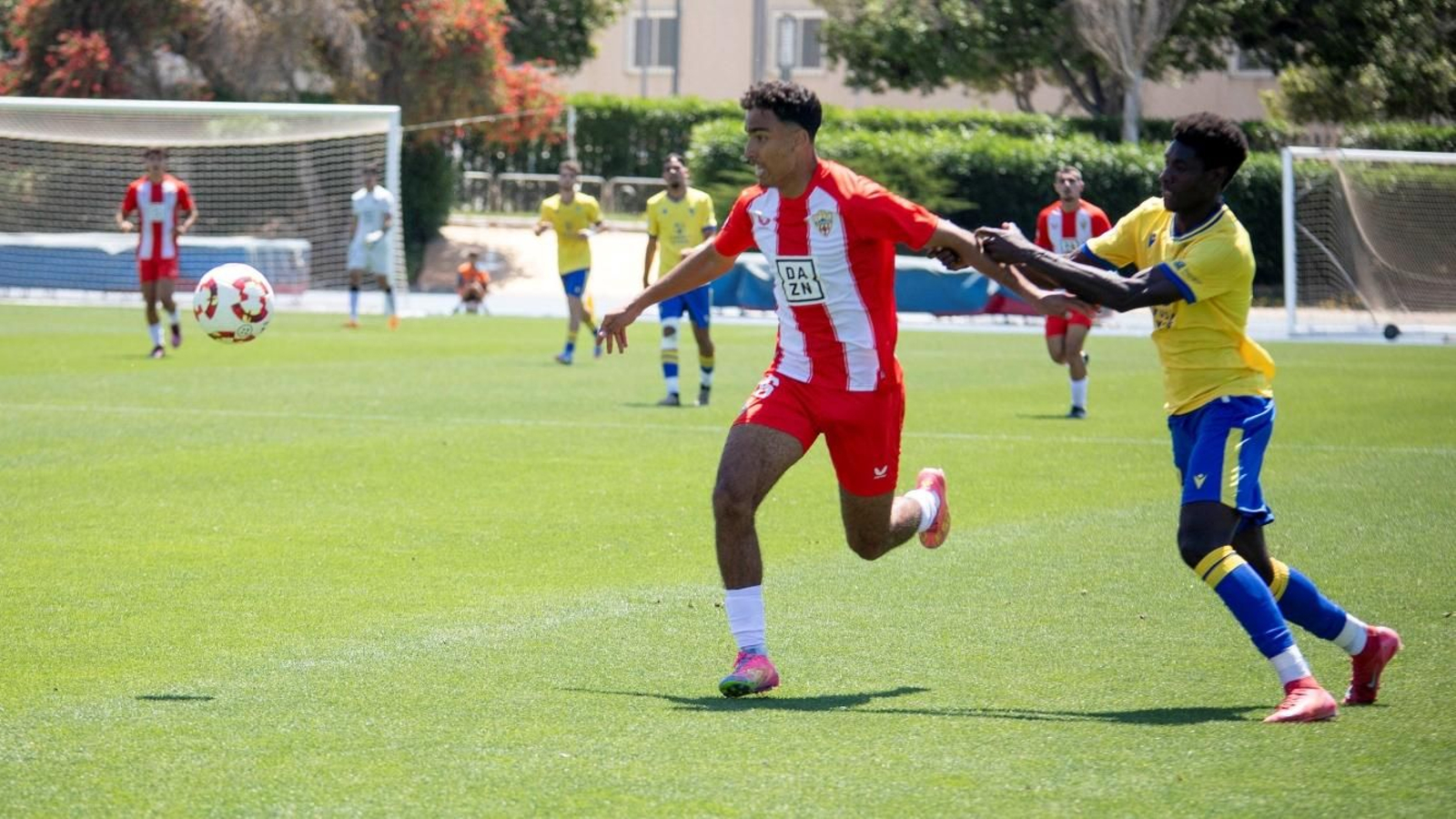 Hou trata de avanzar con el esférico en la última jornada liguera.