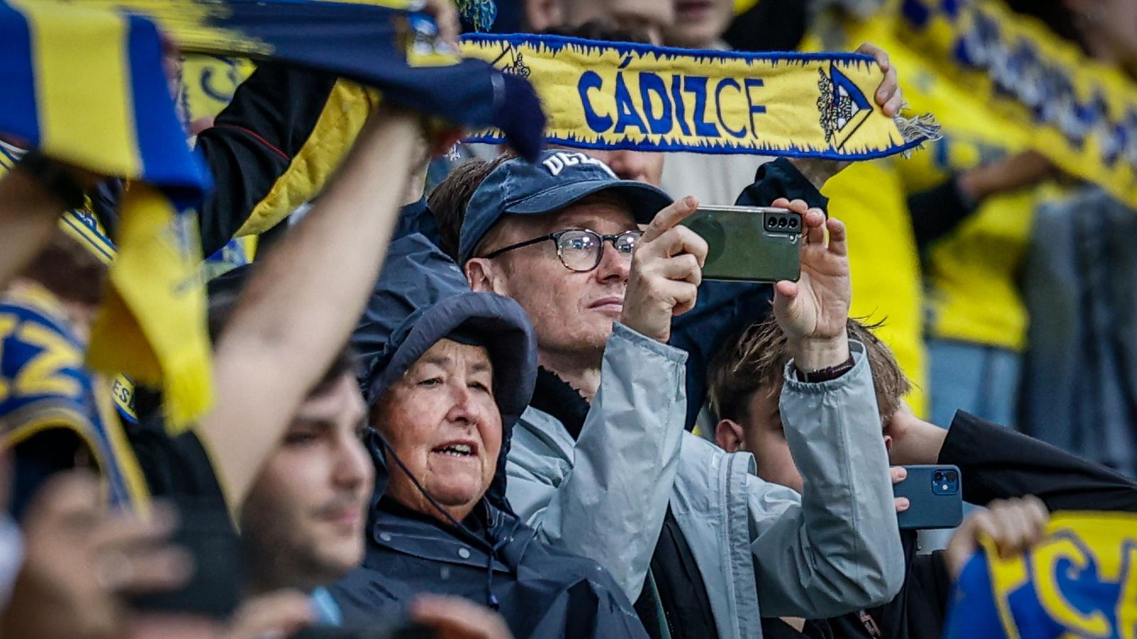 Búscate entre las imágenes del partido de futbol Cádiz CF - Málaga CF