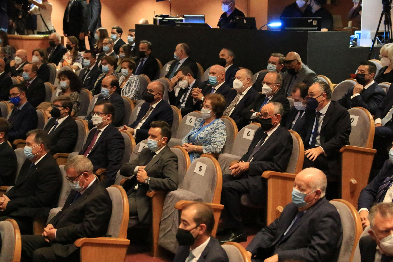 Fotogalería 'El Rey entrega el premio Reino de España a la Trayectora Empresarial a Paco Cosentino'